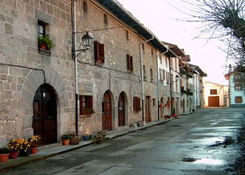 Arruazu (Venta y alquiler de pisos, casas y otros inmuebles)